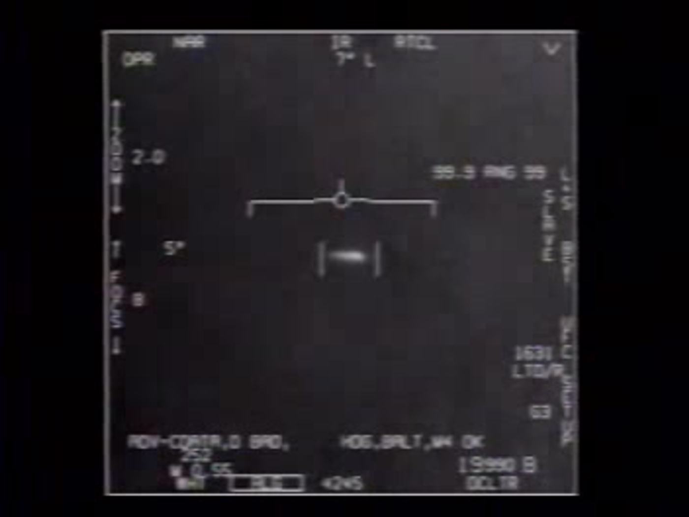 FLIR1, 14 November 2004: still at 1:10 (US Navy, released by the DoD in 2020)